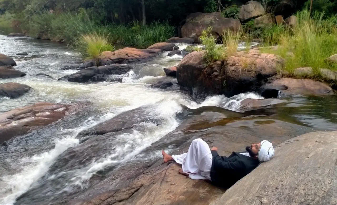 Image of scene from the film Shaktidasan