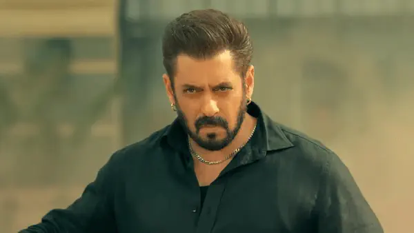 Image of scene from the film Sikandar