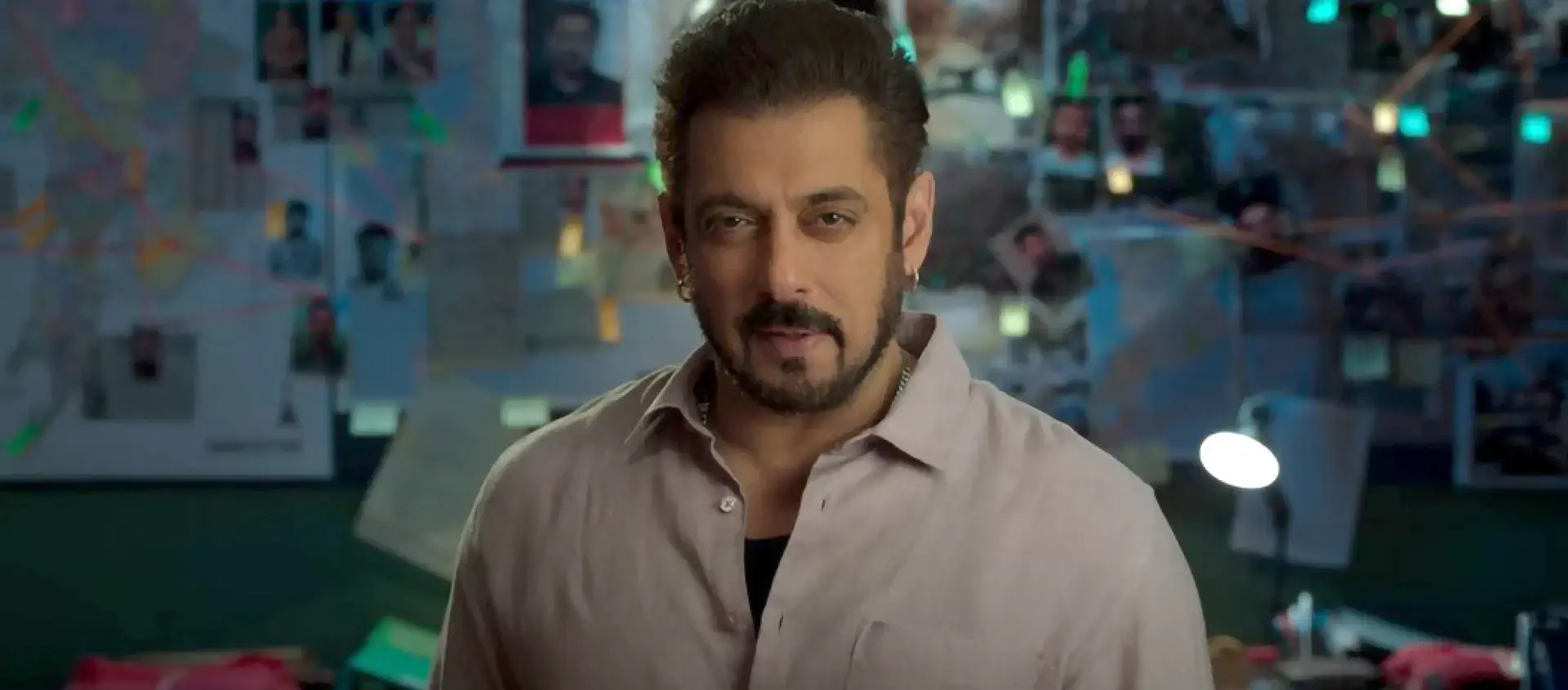 Image of scene from the film Sikandar