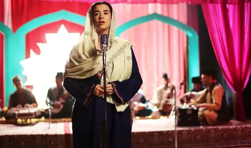 Image of scene from the film Songs of Paradise