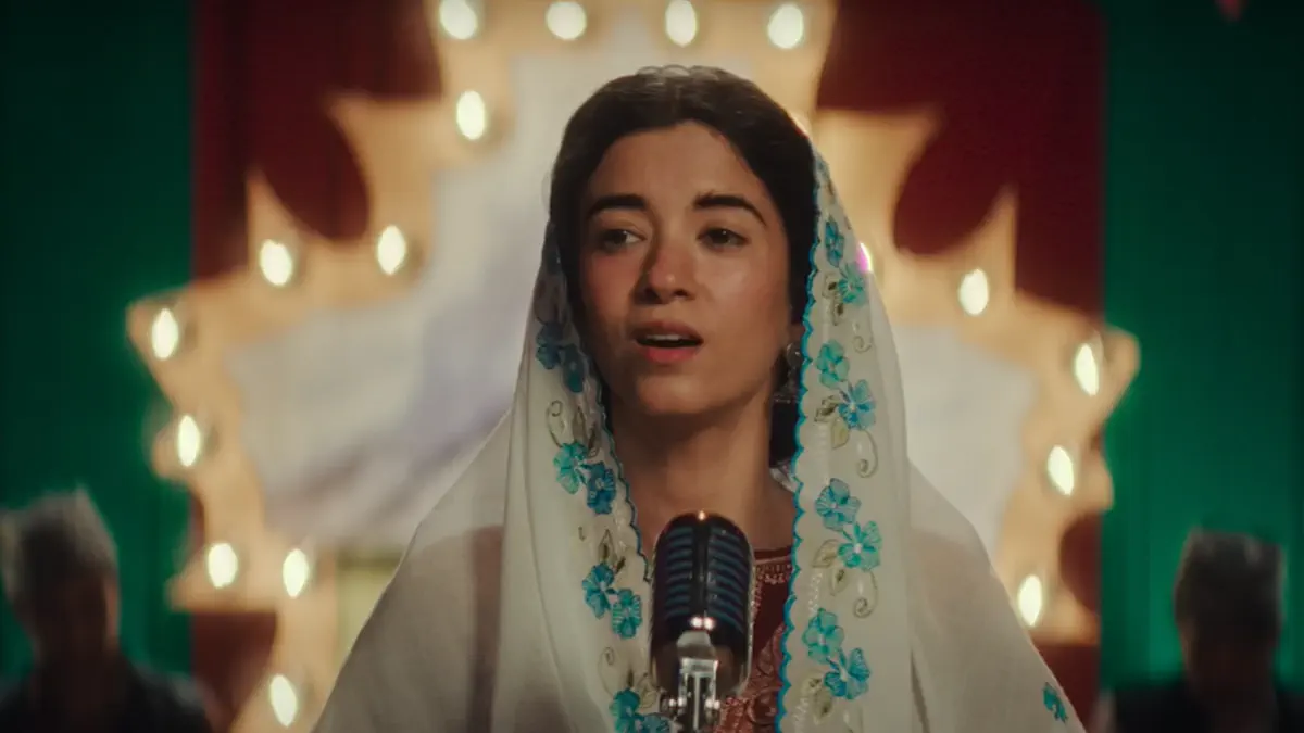Image of scene from the film Songs of Paradise