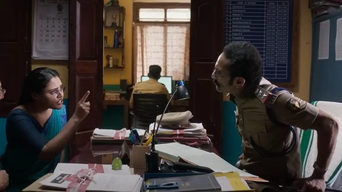 Image of scene from the film Soothravakyam