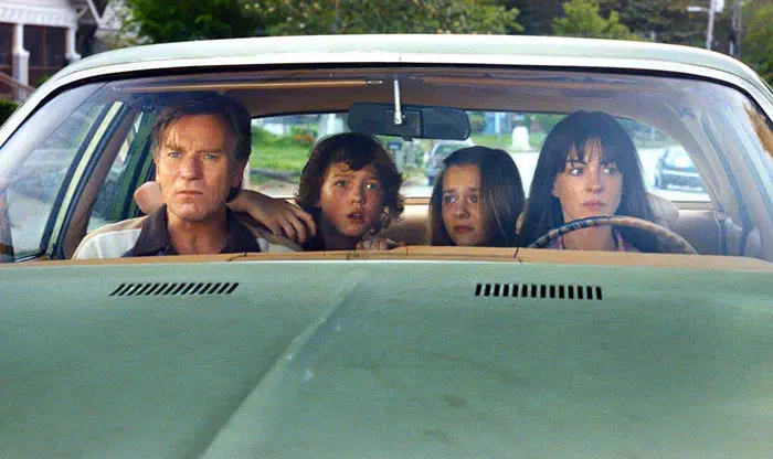 Image of scene from the film The End of Oak Street