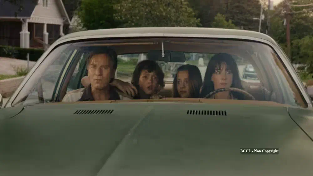 Image of scene from the film The End of Oak Street