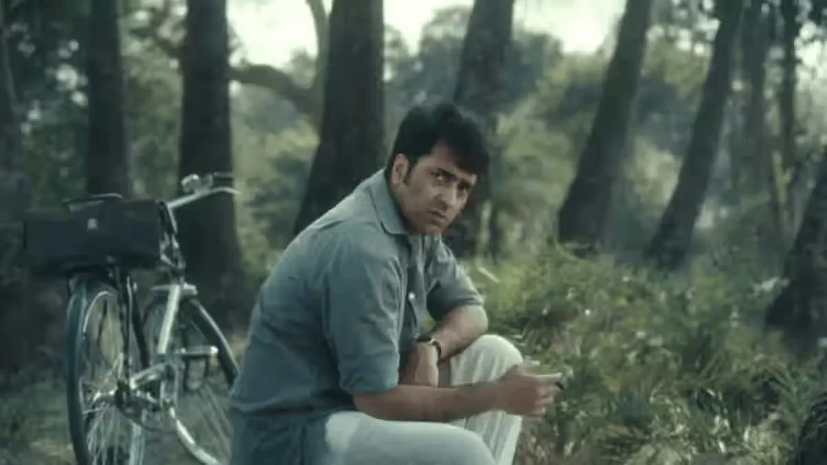 Image of scene from the film Putulnaacher Itikotha