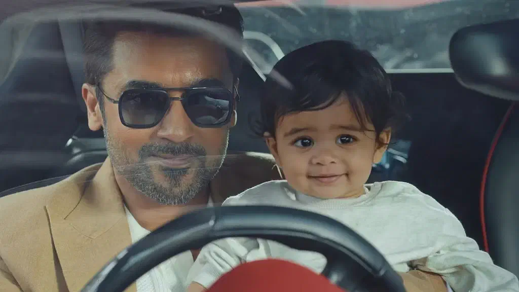 Image of scene from the film Vishwanath & Sons