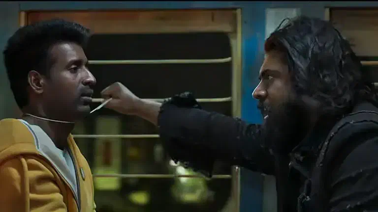 Image of scene from the film Yezhu Kadal Yezhu Malai