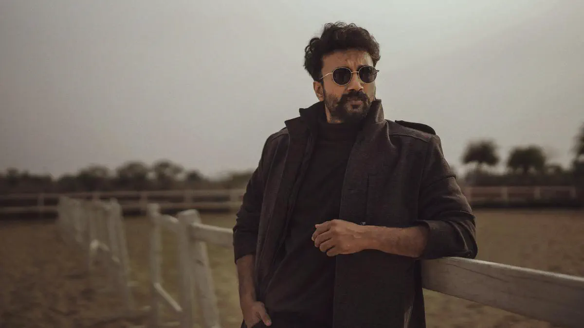 Image of scene from the film Zebra