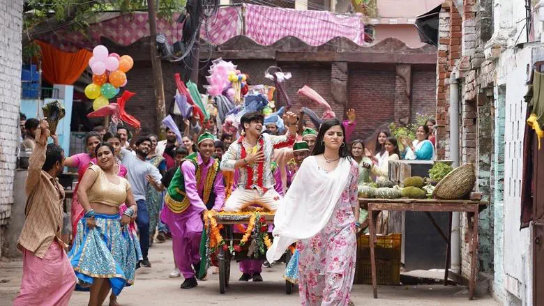 Image of scene from the film Inn Galiyon Mein