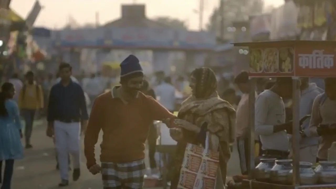 Image of scene from the film Vimukt (In Search of the Sky)