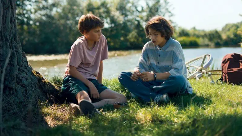 Image of scene from the film Young Hearts