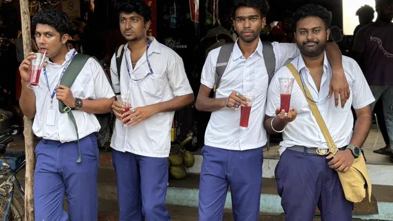 Image of scene from the film Vaazha II