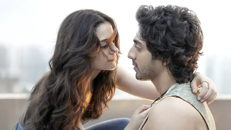 Image of scene from the film Saiyaara