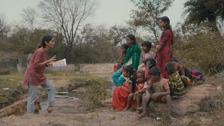 Image of scene from the film Nukkad Naatak